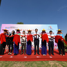 vice-mayor and consuls of Singapore, Philippines and Thailand